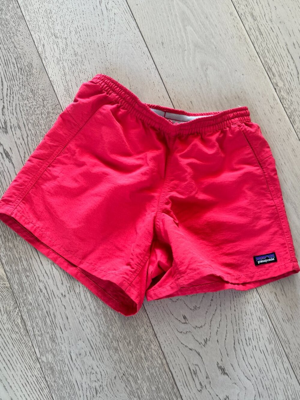 Patagonia Barely Baggies women’s camp hike shorts Red XXS